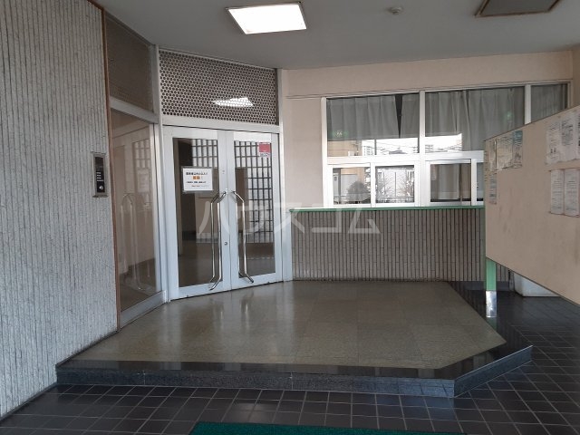 24/30 エントランス