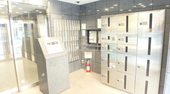 16/18 エントランス