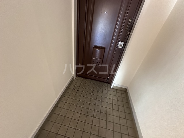 13/26 玄関