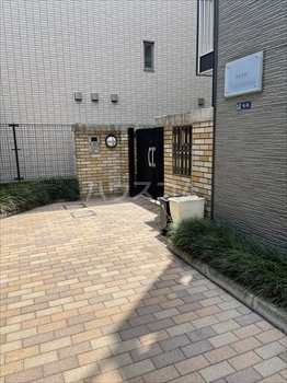 2/3 エントランス