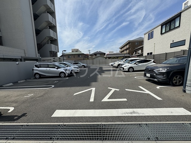 28/30 駐車場