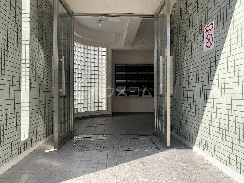 23/25 エントランス