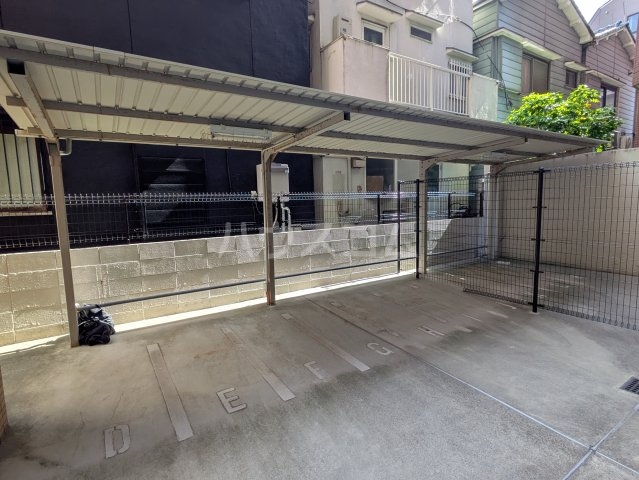 26/30 駐車場