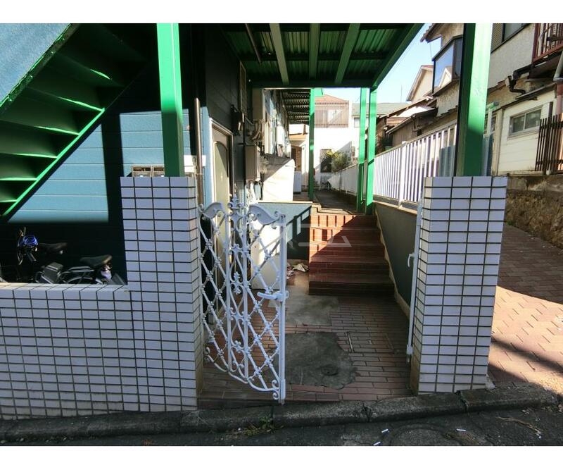 26/30 エントランス