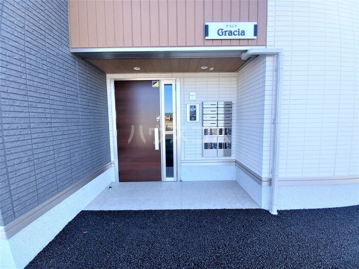 28/30 エントランス