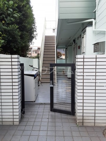 27/30 エントランス