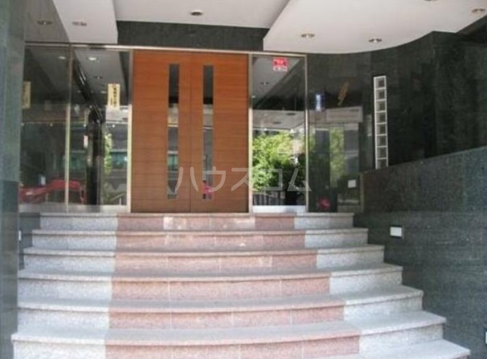 26/30 エントランス