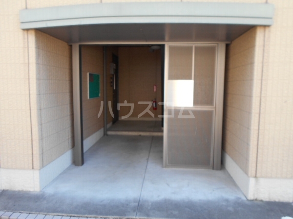 23/30 エントランス