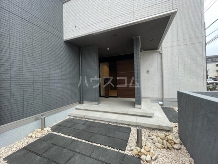 21/30 エントランス