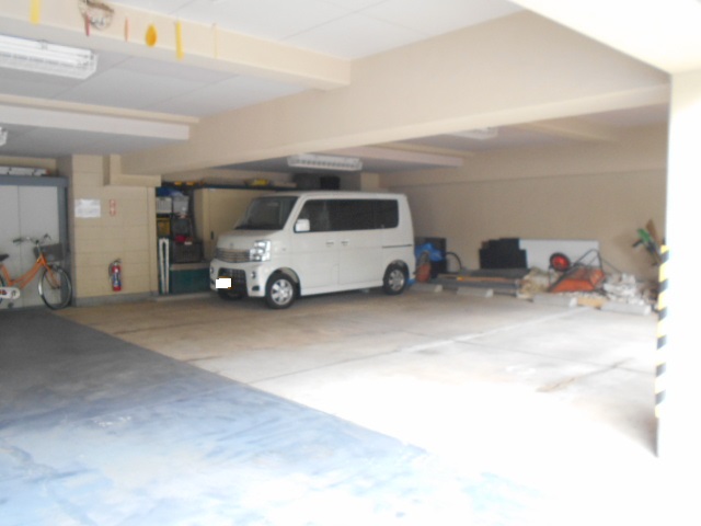 23/30 駐車場