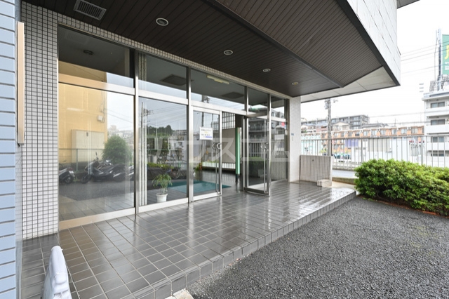 25/30 エントランス