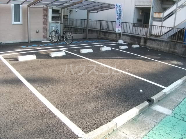 23/30 駐車場