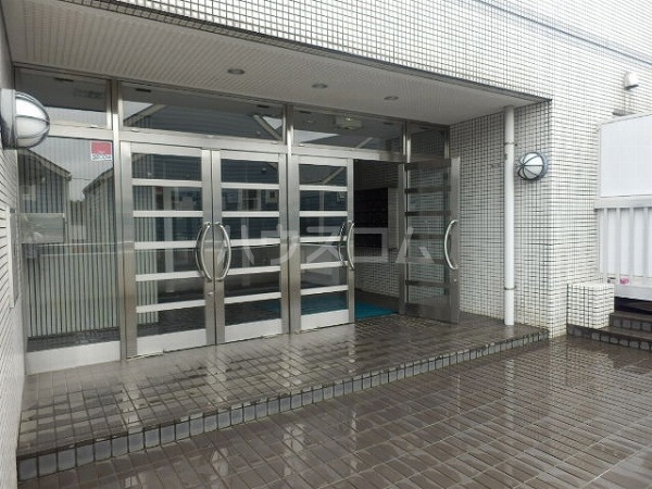 28/30 エントランス