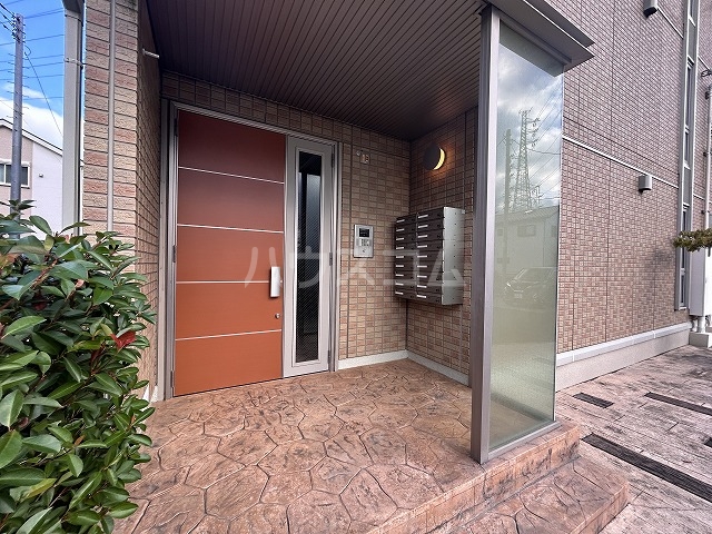 28/30 エントランス