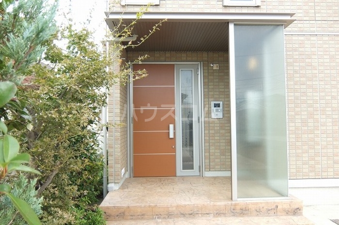 16/23 エントランス