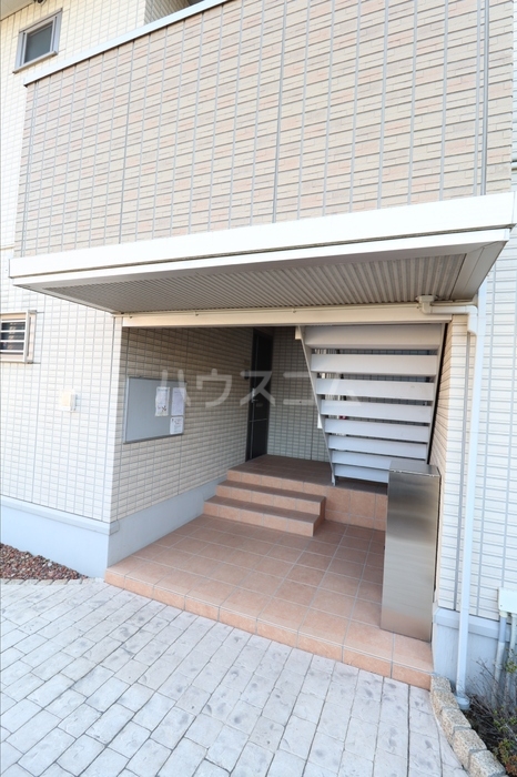 16/27 エントランス