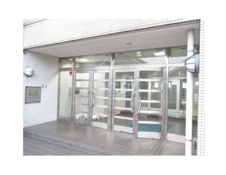 28/30 エントランス