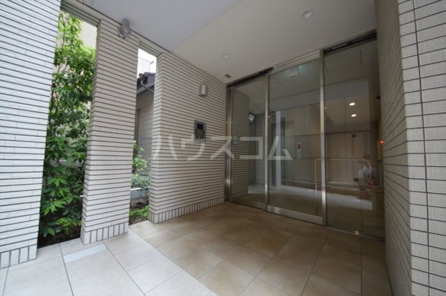 24/30 エントランス