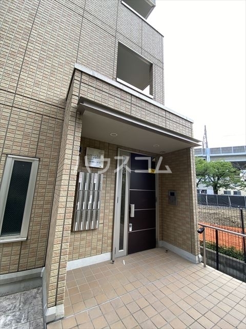 23/30 エントランス