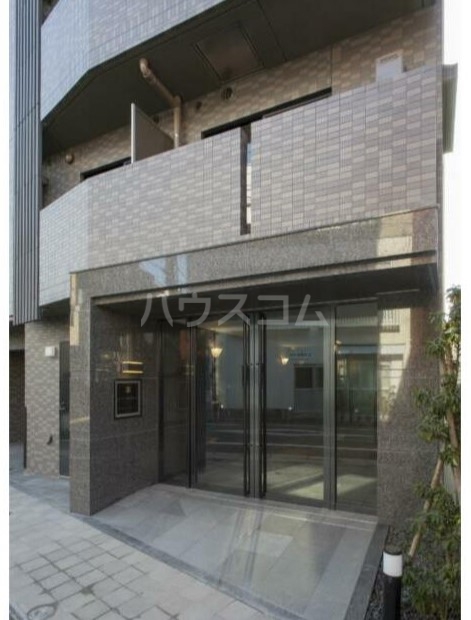 22/26 エントランス