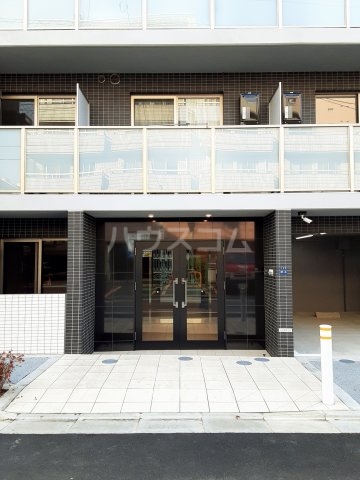 24/30 エントランス