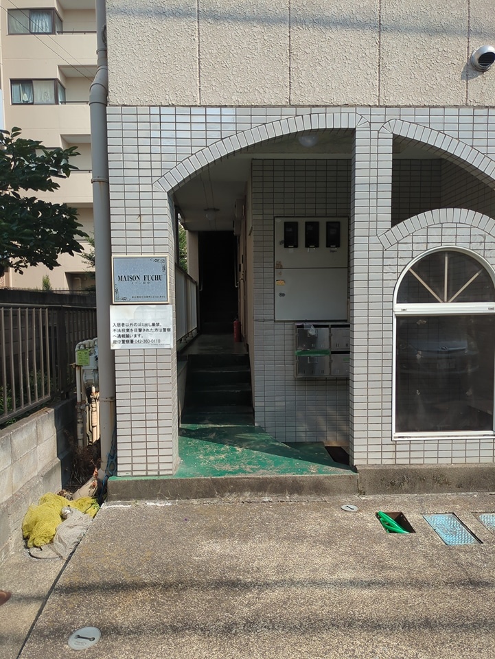 24/30 エントランス