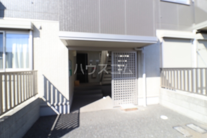 16/27 エントランス