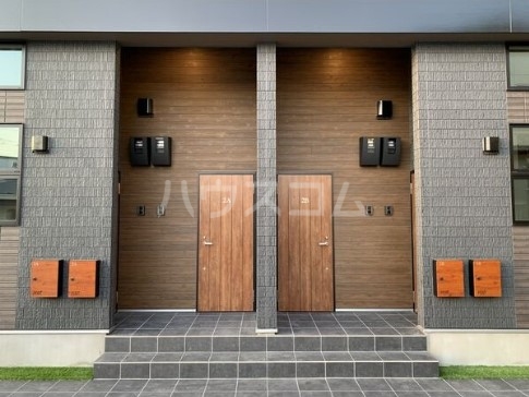 18/27 エントランス