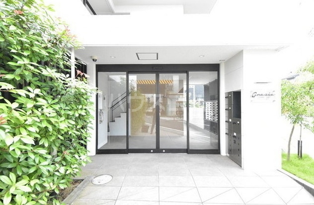 18/28 エントランス