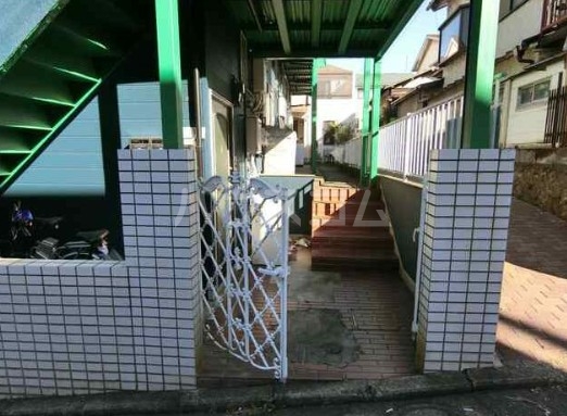 20/21 エントランス