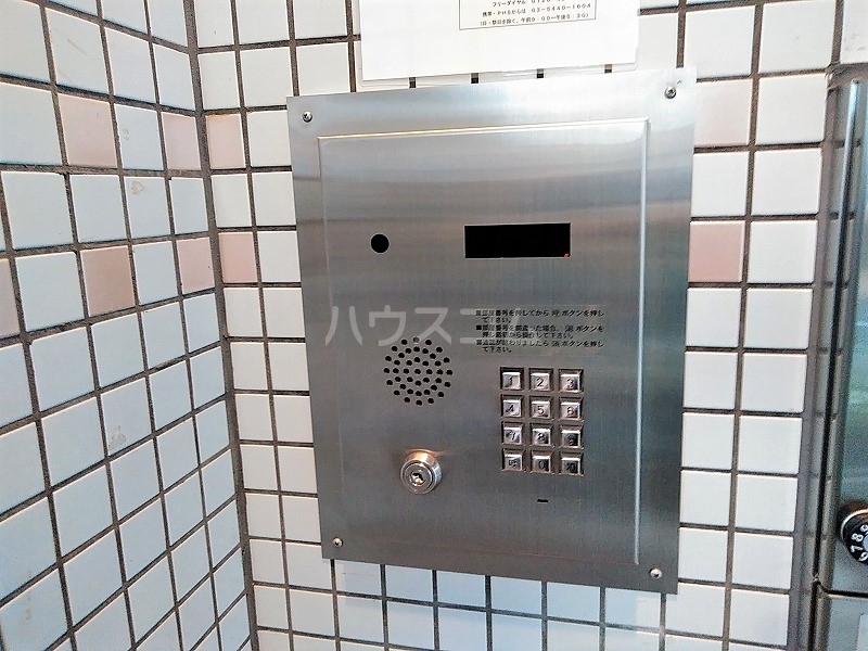 21/25 エントランス