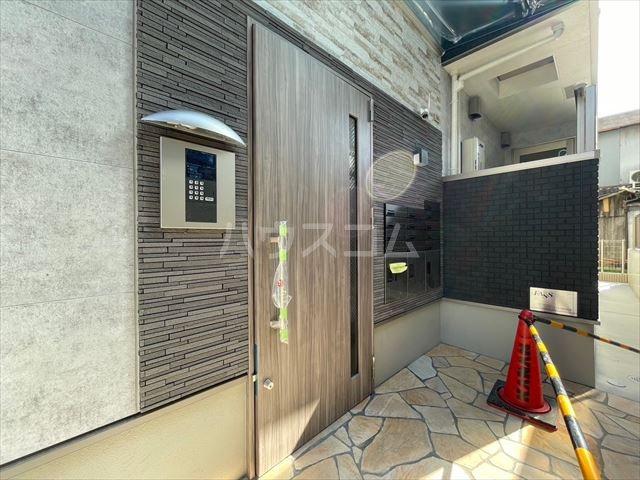 26/30 エントランス