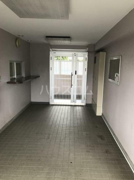 2/4 エントランス