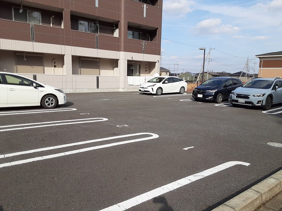 27/30 駐車場
