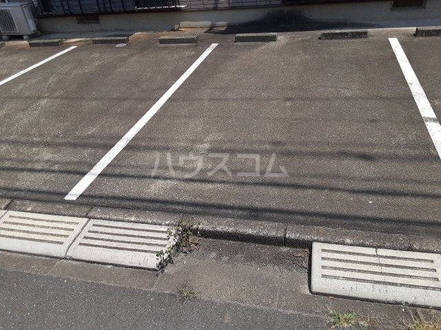 27/30 駐車場