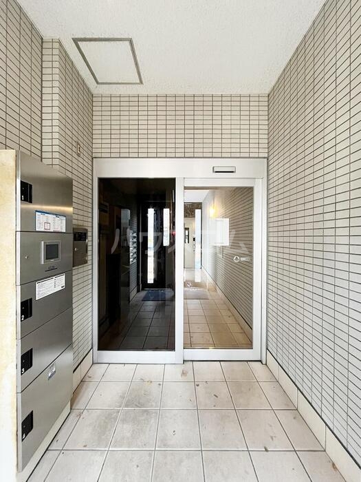 16/25 エントランス