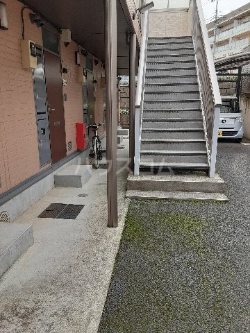 23/30 エントランス