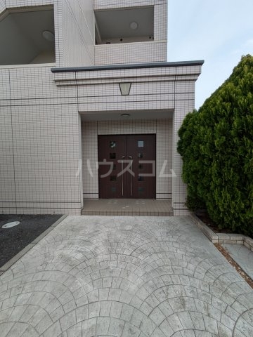 26/30 エントランス