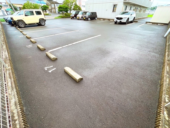 18/18 駐車場