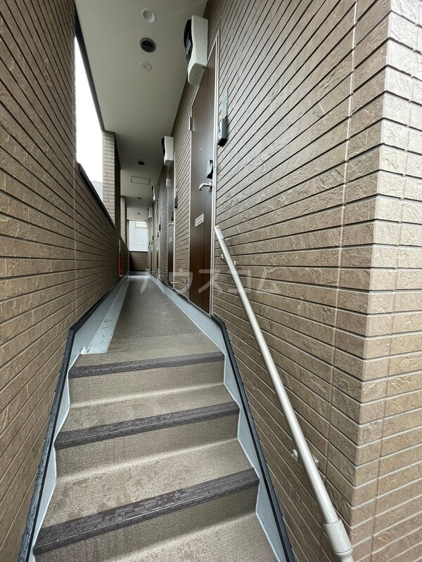 20/30 エントランス