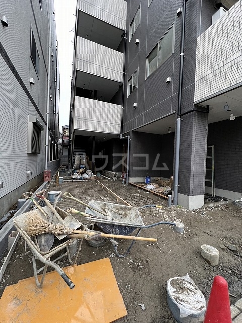 18/19 エントランス