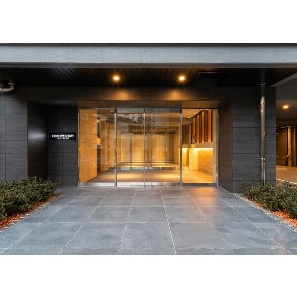 18/23 エントランス