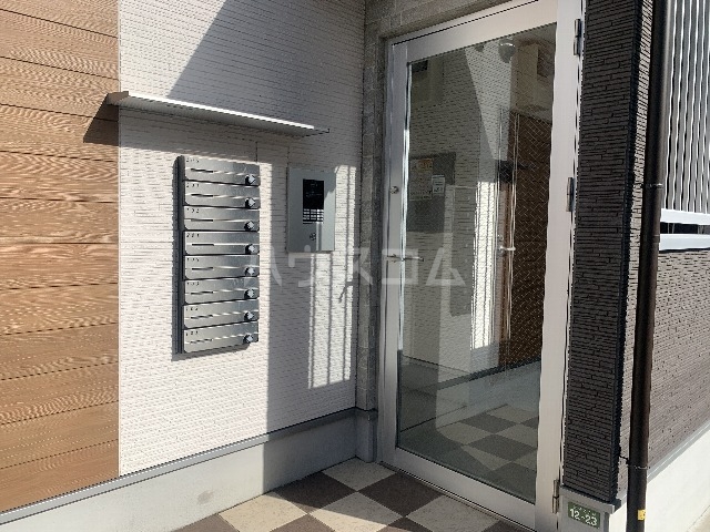 24/30 エントランス