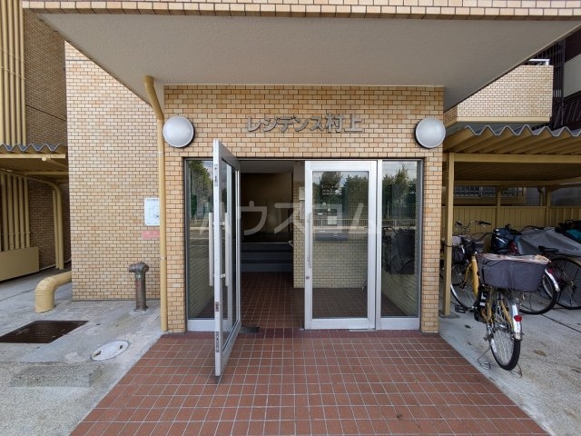 28/30 エントランス