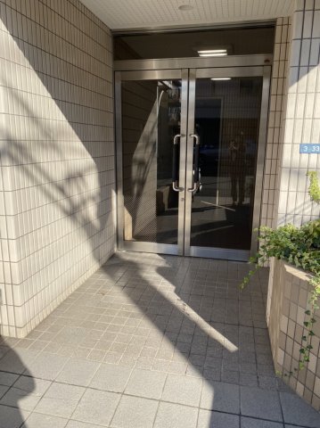 24/27 エントランス