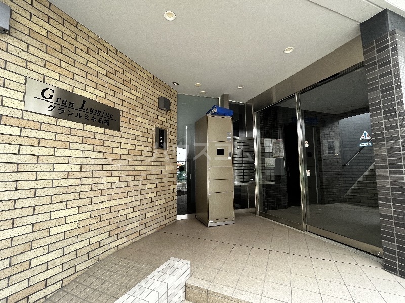 25/30 エントランス