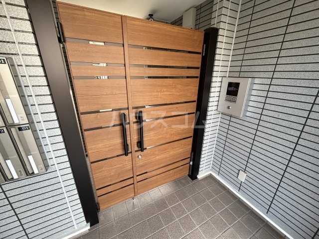 2/4 エントランス