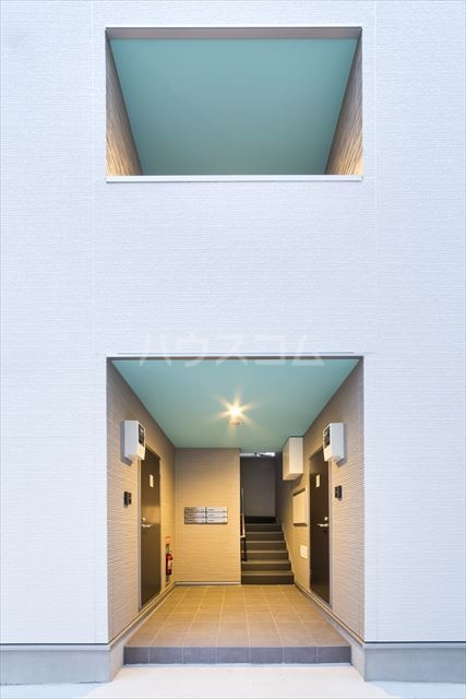 18/28 エントランス