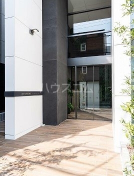 16/19 エントランス