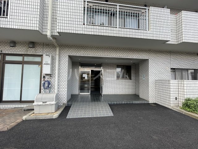 24/30 エントランス